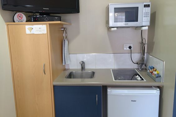 Standard Studio: Kitchen